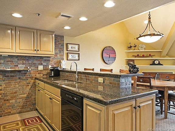 4th image of 1415 Lowell Ave #351