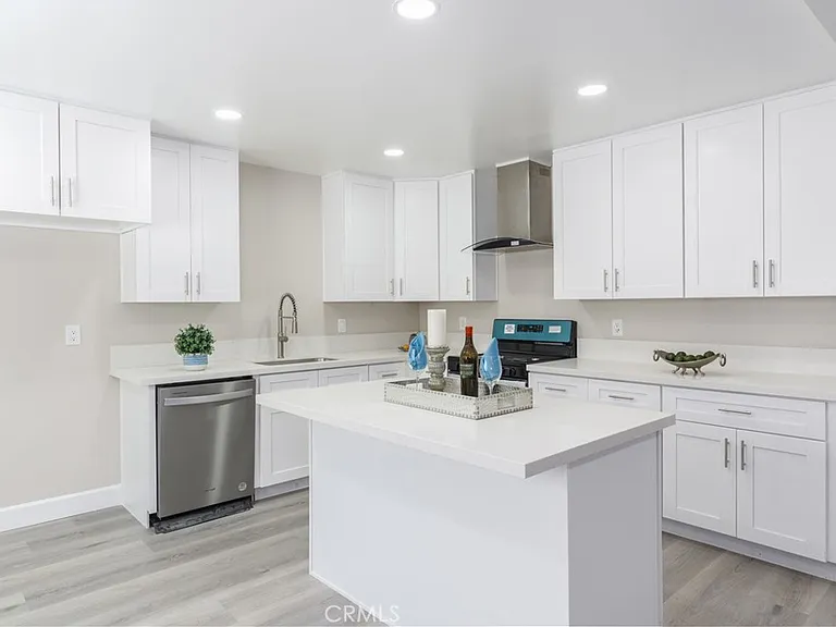 1344 W Vesta St — Photo 1
