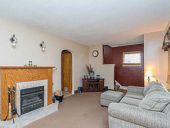 5th image of 830 Nordale Ave