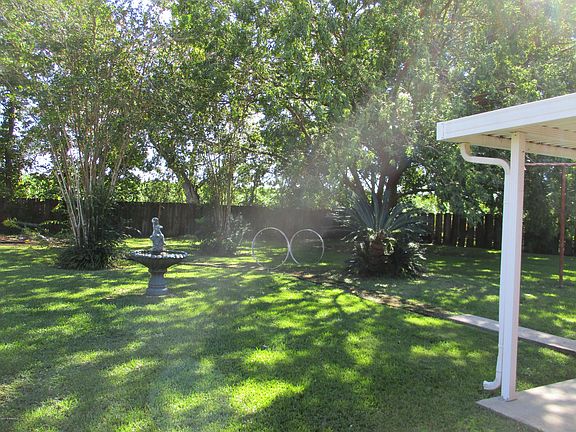 3rd image of 704 Evergreen Dr