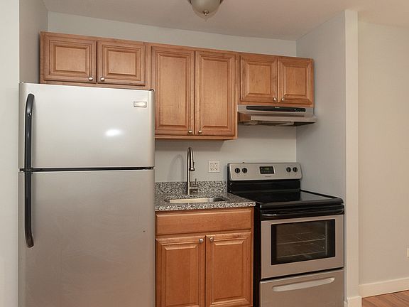 3rd image of 7450 N Greenview Ave APT 25