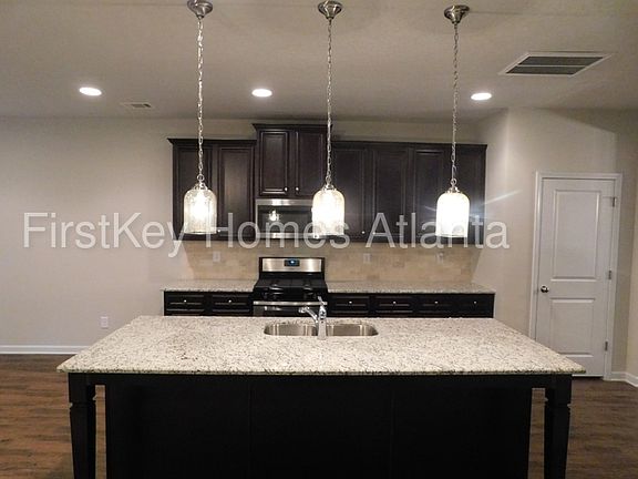 4th image of 140 Madison Grace Ave