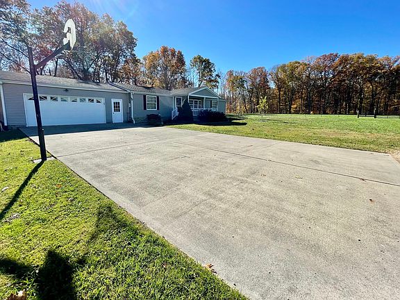 2nd image of 100 Mattie Ln