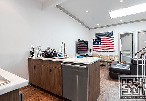 3rd image of 308 W 21st St #P5
