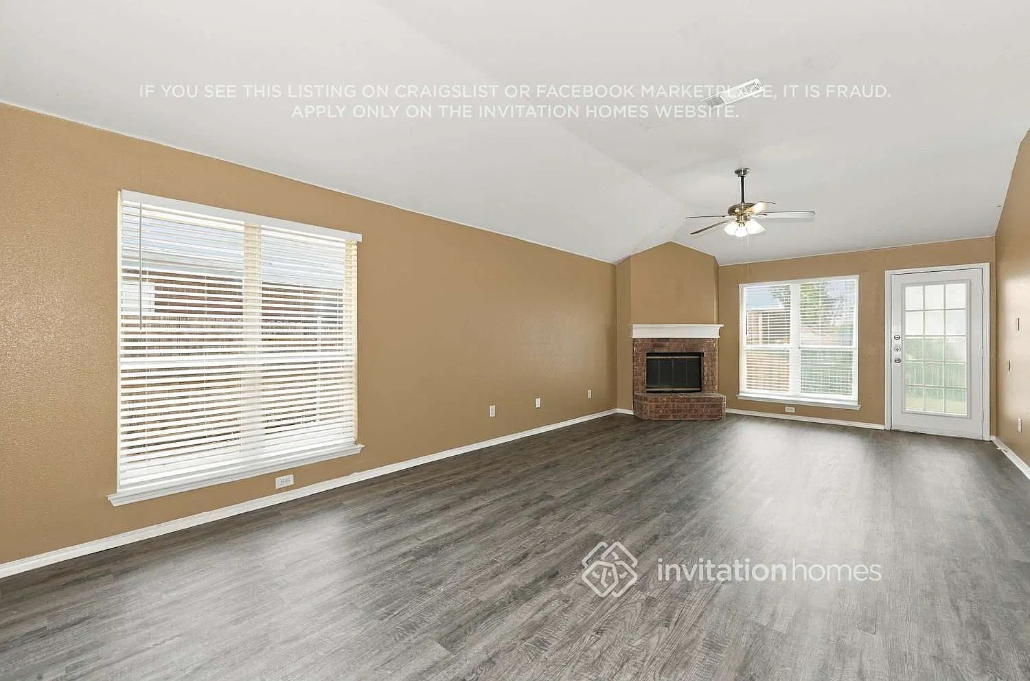 1009 Hannah St Burleson, TX 76028 — Photo 3