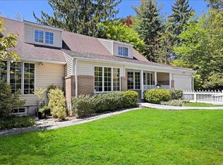 144 Glenlawn Ave, Sea Cliff, NY 11579
