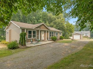 9686-10 Mile Rd NE, Rockford, MI 49341