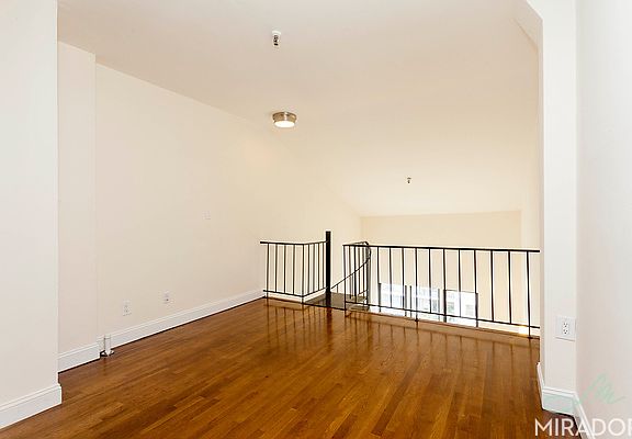 4th image of 1435 York Ave APT 7g