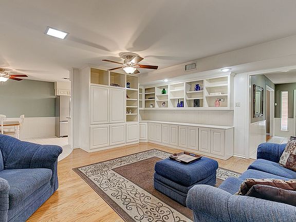 3rd image of 1605 Trail Glen Ct