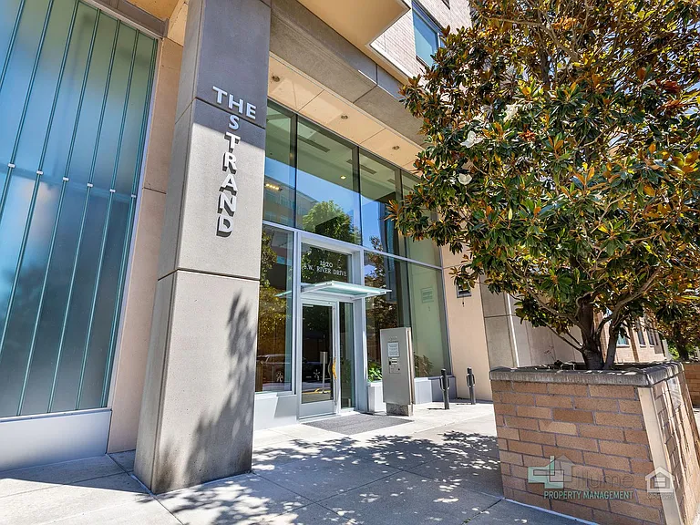 1920 SW River Dr #202 — Photo 4