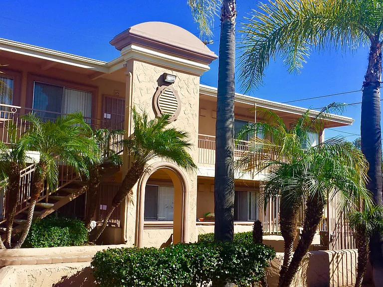 Bella Vista Apartments — Photo 5