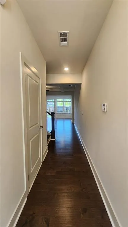 3 bed, 2.5 bath, 1818 sqft, $2,100 — Photo 2