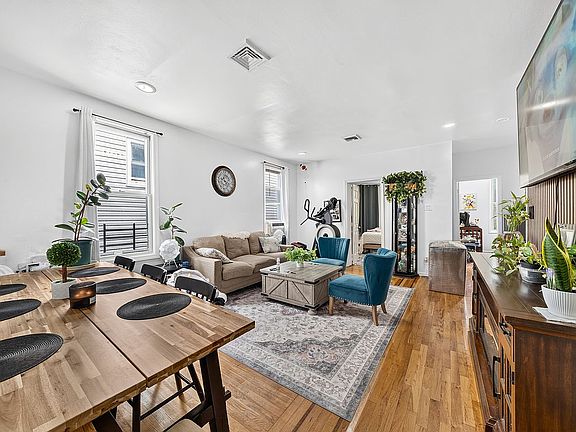 5th image of 76-30 Parklane S