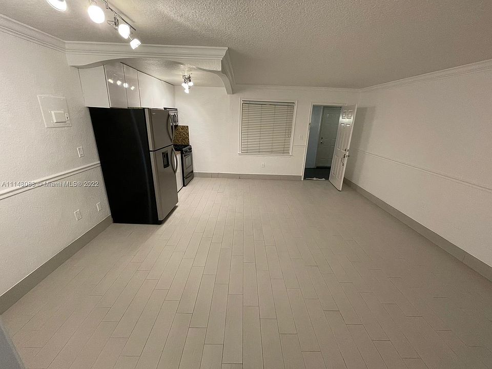 1st image of 3245 Virginia St APT 16
