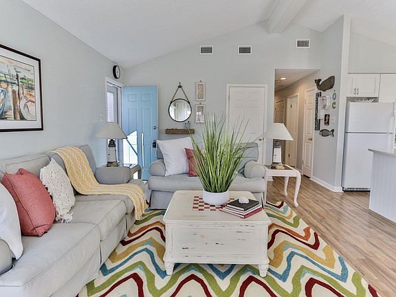 4th image of 2254 Asbury Ave #2