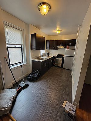 1st image of 422 E 17th St APT 1B