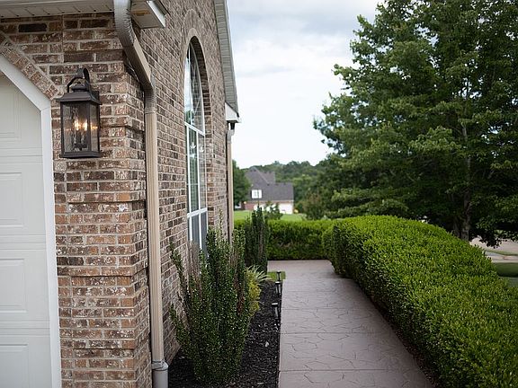 3rd image of 1001 Paradise Ln