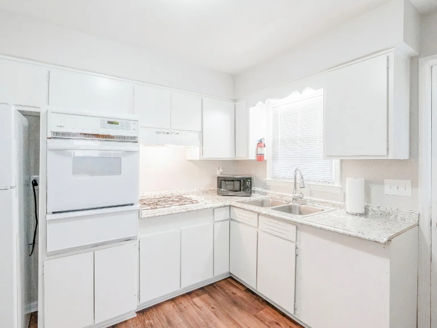 4 bed, 3.0 bath, 1374 sqft, $693 — Photo 3