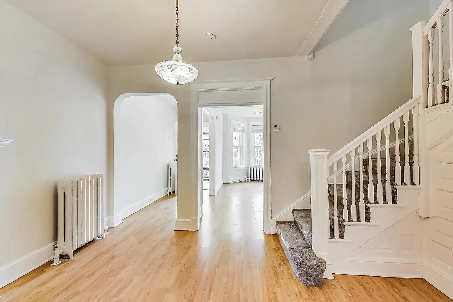 Lovely 3 bed / 1.5 bath Home Available in Washington DC! — Photo 3