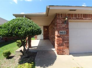 903 SW 35th St, Moore, OK 73160