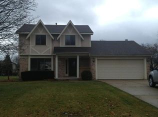 5452 Old Cove Rd, Clarkston, MI 48346