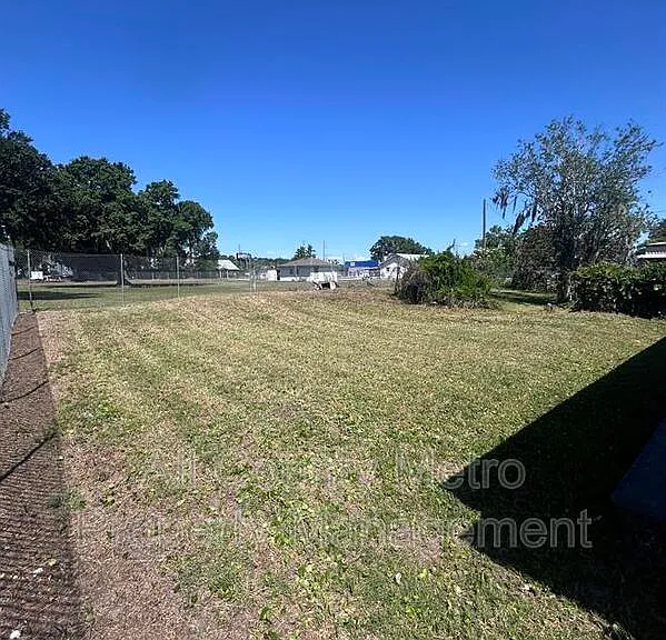 1220 Linda Ln — Photo 3