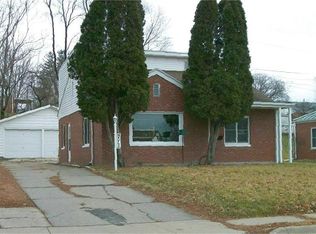 2068 Chaney Rd, Dubuque, IA 52001