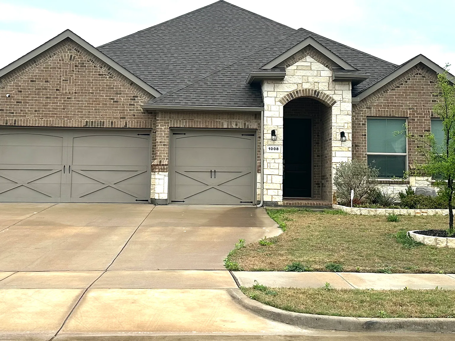 4 bed, 2.5 bath, 2446 sqft, $3,300 — Photo 1