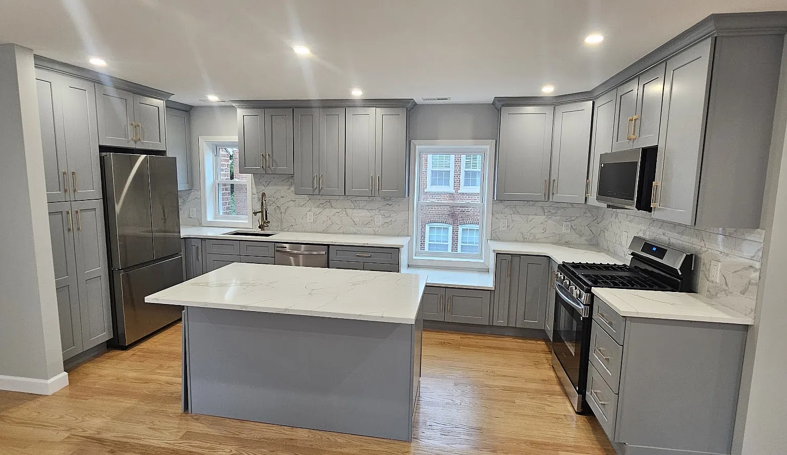 27 Longview Ave — Photo 2