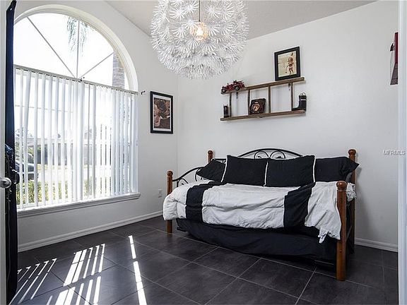 5th image of 222 Clydesdale Cir