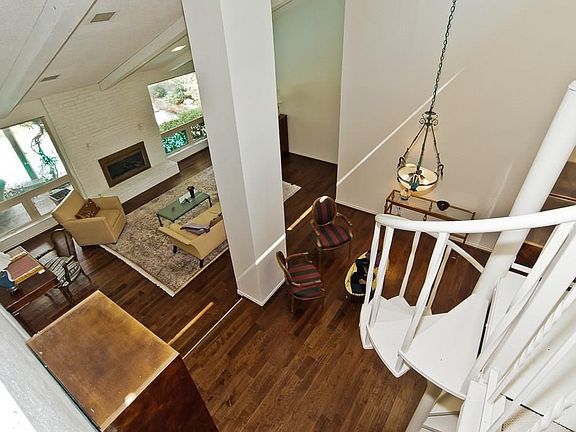 3rd image of 2706 Wagonwheel Dr