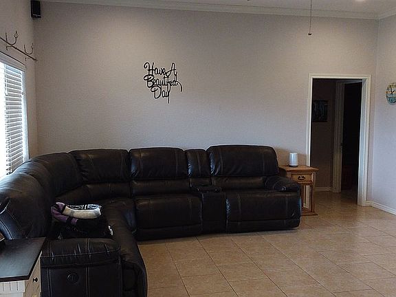 4th image of 308 W McAfee Dr