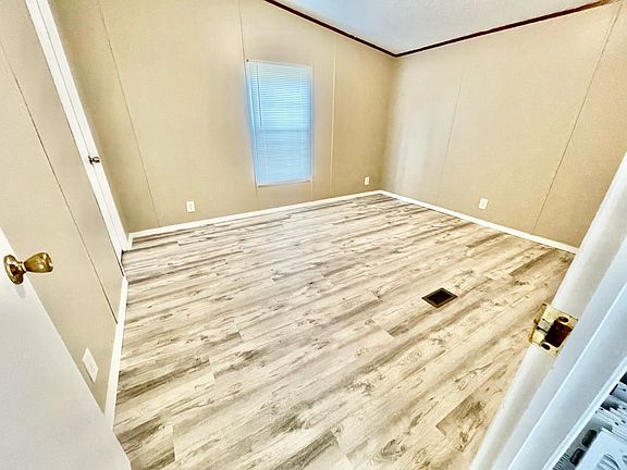 2nd image of 18126 Robin Oaks Dr