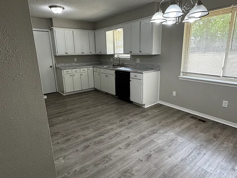 220 Bainbridge Rd — Photo 5