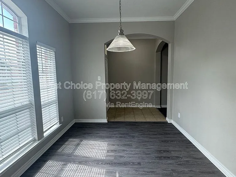 924 Marist Dr — Photo 4