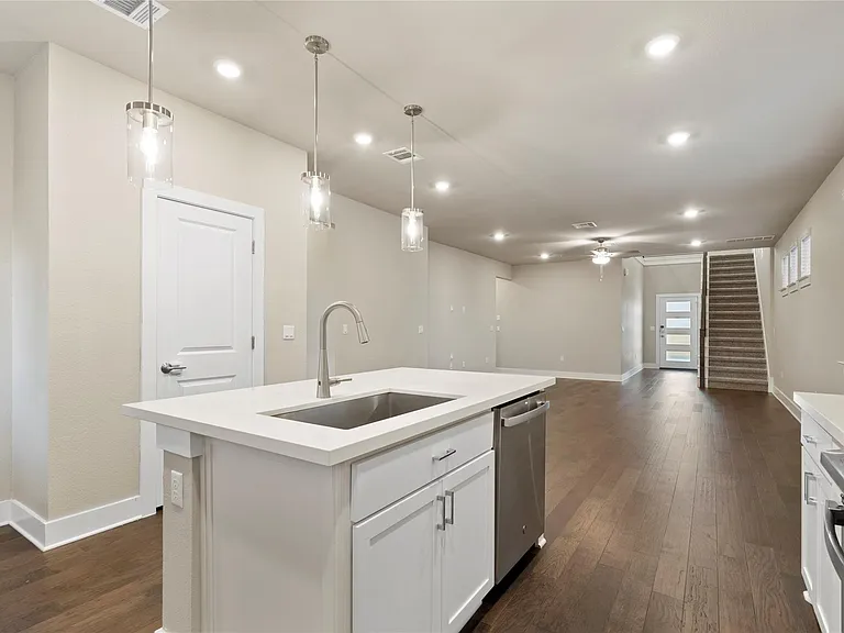 15701 Oglethorpe Dr #100 — Photo 14