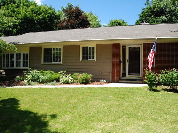 4th image of 2027 Cambridge Dr SE