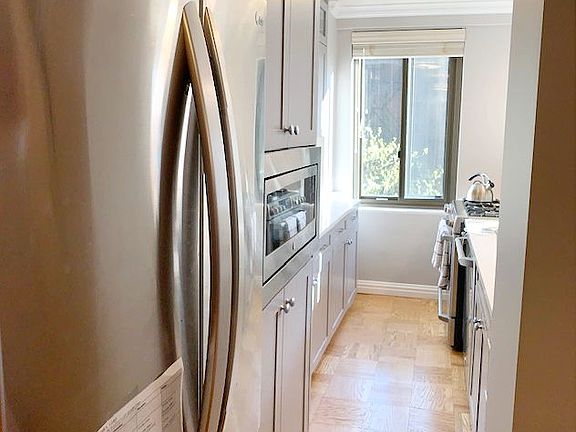 3rd image of 425 E 63rd St APT E4d