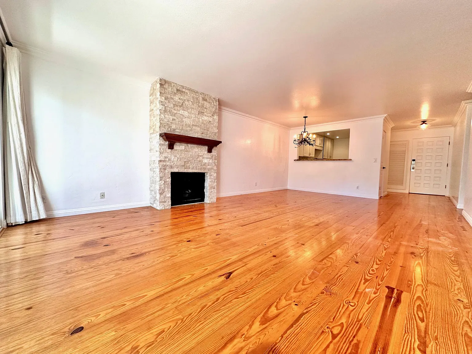 3 bed, 1400 sqft, $6,200 — Photo 1