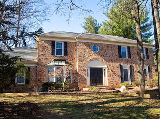 9 Park Lake Dr, North Brunswick, NJ 08902