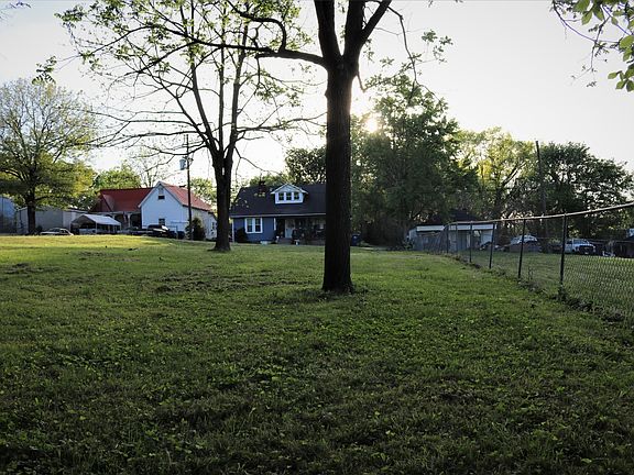 4th image of 1111 Parker St