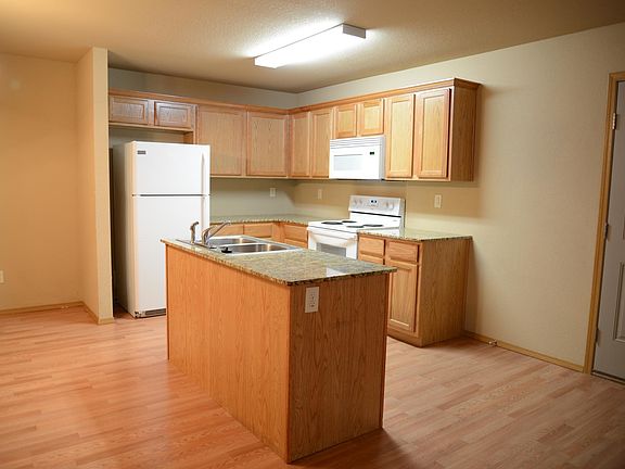 3rd image of 3603 SW Deerfield Blvd #1