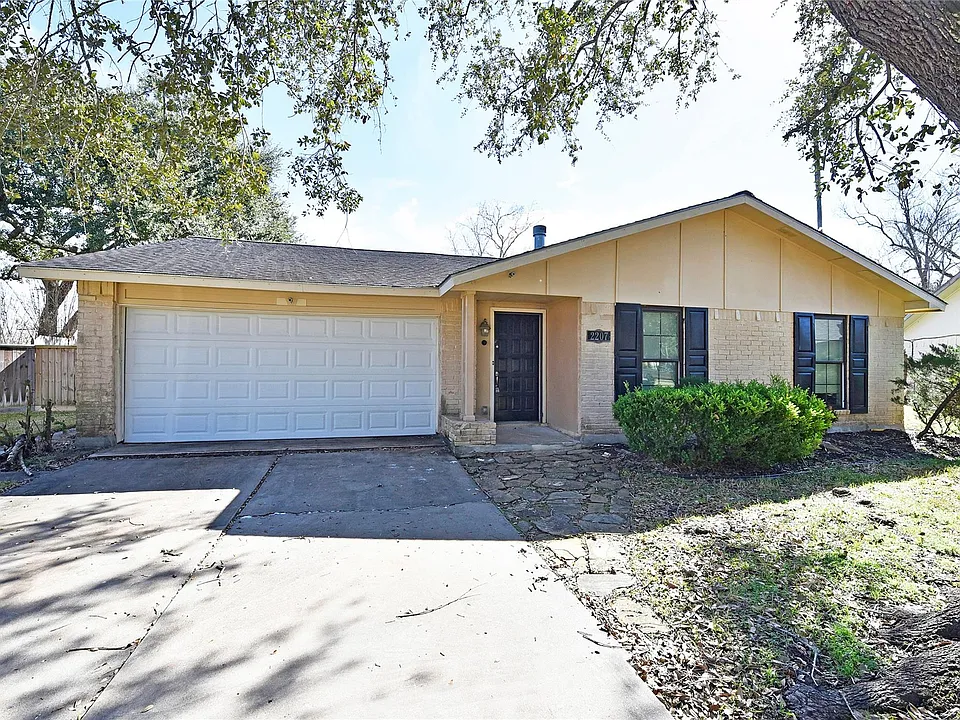 2207 Woodglen Dr