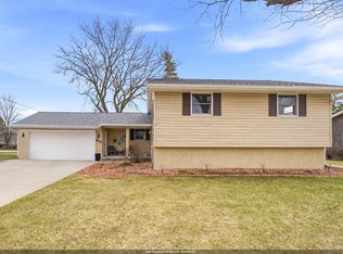 403 Orchard Ln, Little Chute, WI 54140