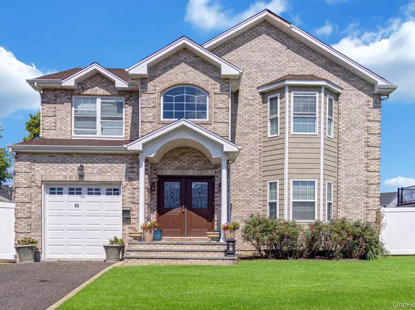 45 Meeting Lane, Hicksville, NY 11801