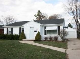 1955 Hillview Dr, Green Bay, WI 54302