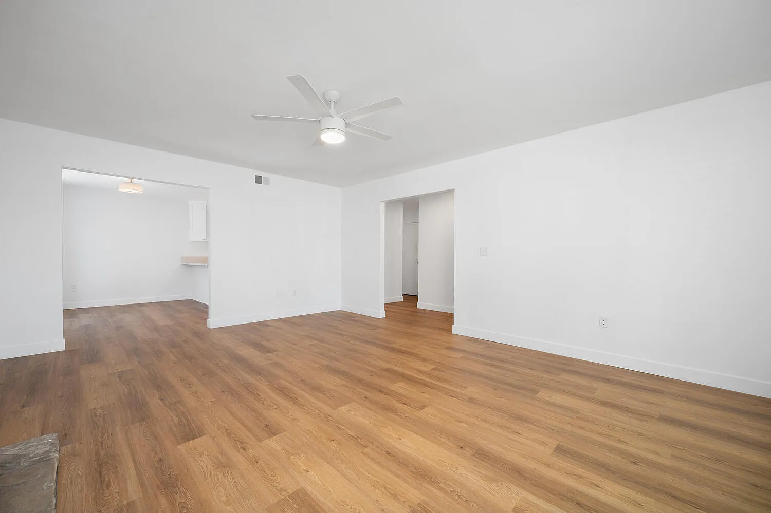 3 bed, 1300 sqft, $3,700 — Photo 3
