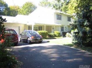 15 Tracy Dr, Huntington, NY 11743