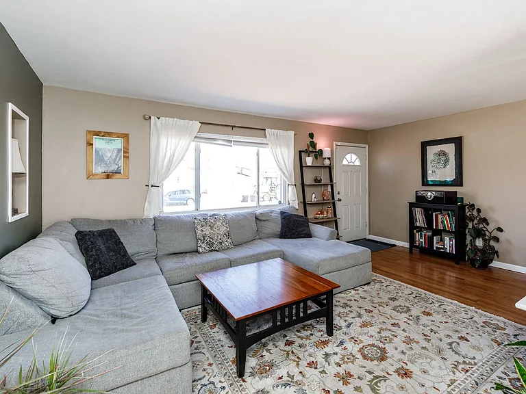 623 Catalina Dr — Photo 5