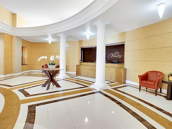 5th image of 610 Clematis St APT 221